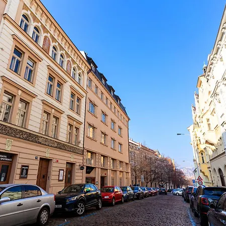 Hound Deluxe Praga