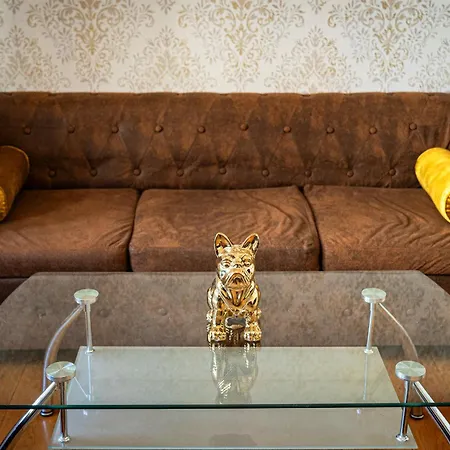 Hound Deluxe Апартаменты