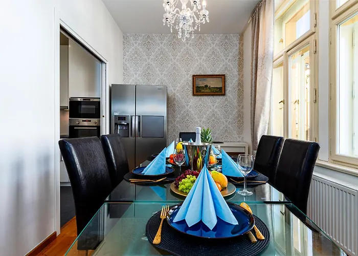 Hound Deluxe * Praga